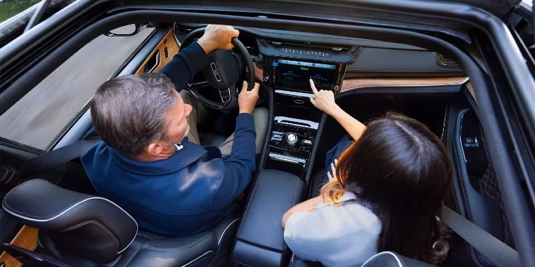 2027 Jeep Grand Cherokee interior technology and panoramic sunroof near Corsicana TX