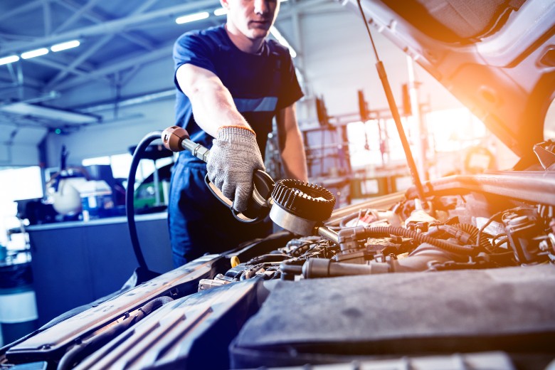 Engine oil change service | Brinson CDJR Corsicana TX