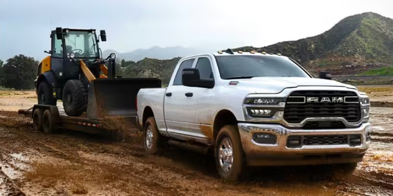 RAM 2500 towing construction equipment near Corsicana TX | Brinson CDJR